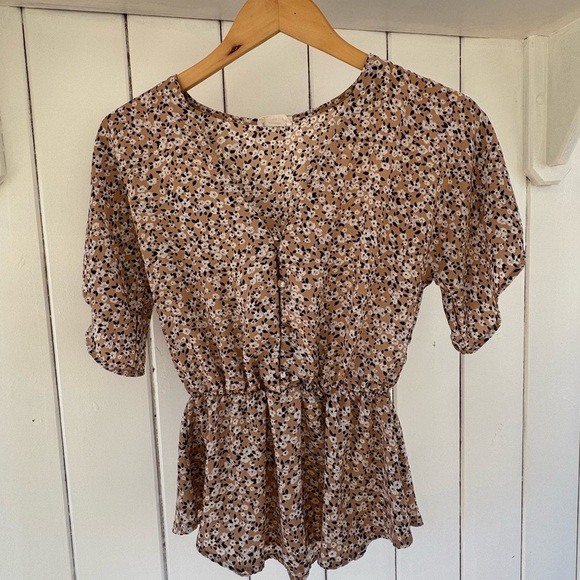 Sienna Sky Tan and Cream Puff Sleeve Fitted Blouse - Picture 3 of 6